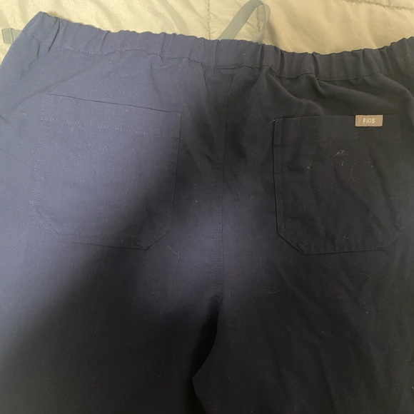 Navy Figs - Picture 4 of 4